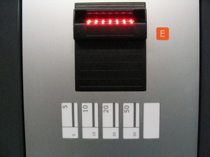 Aufladeautomat Geldscheinschlitz