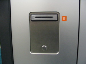 Kombinierter Automat Kartenschlitz